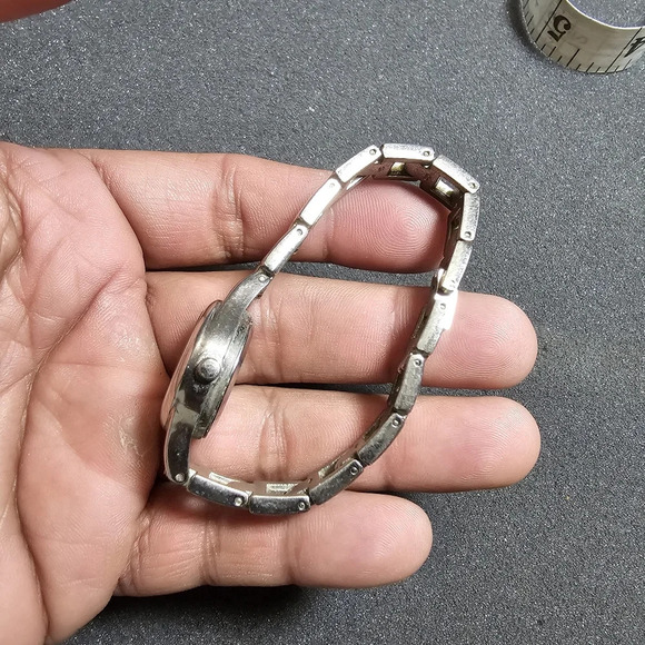 Ladies quartz fashion watch silver tone white dial working with new battery show - Picture 6 of 9